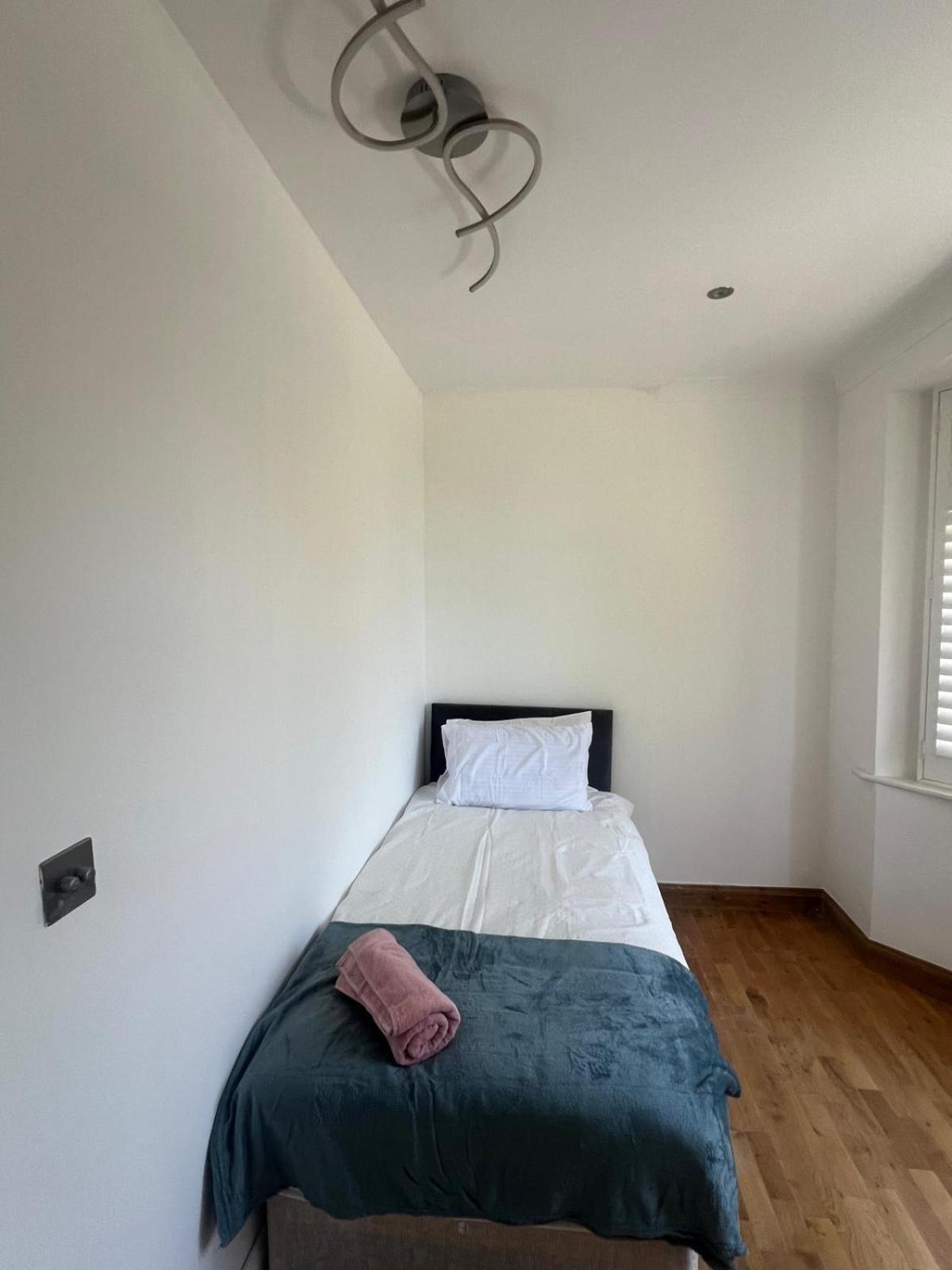 Good Priced Single Rooms In Northolt Exterior foto